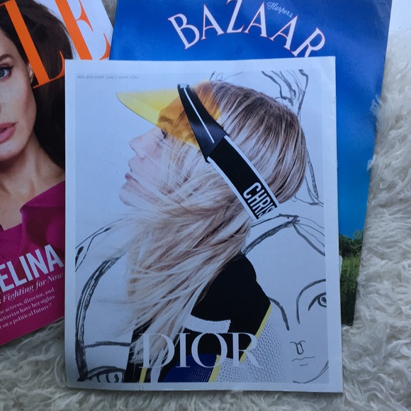 • F R E E • NEW • 4 Issues HARPER’S BAZAAR ELLE MAGAZINE Rihanna Angelina &  JLo - Picture 9 of 16